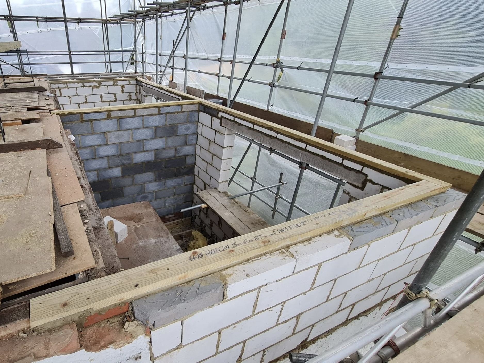 Extension walls rising
